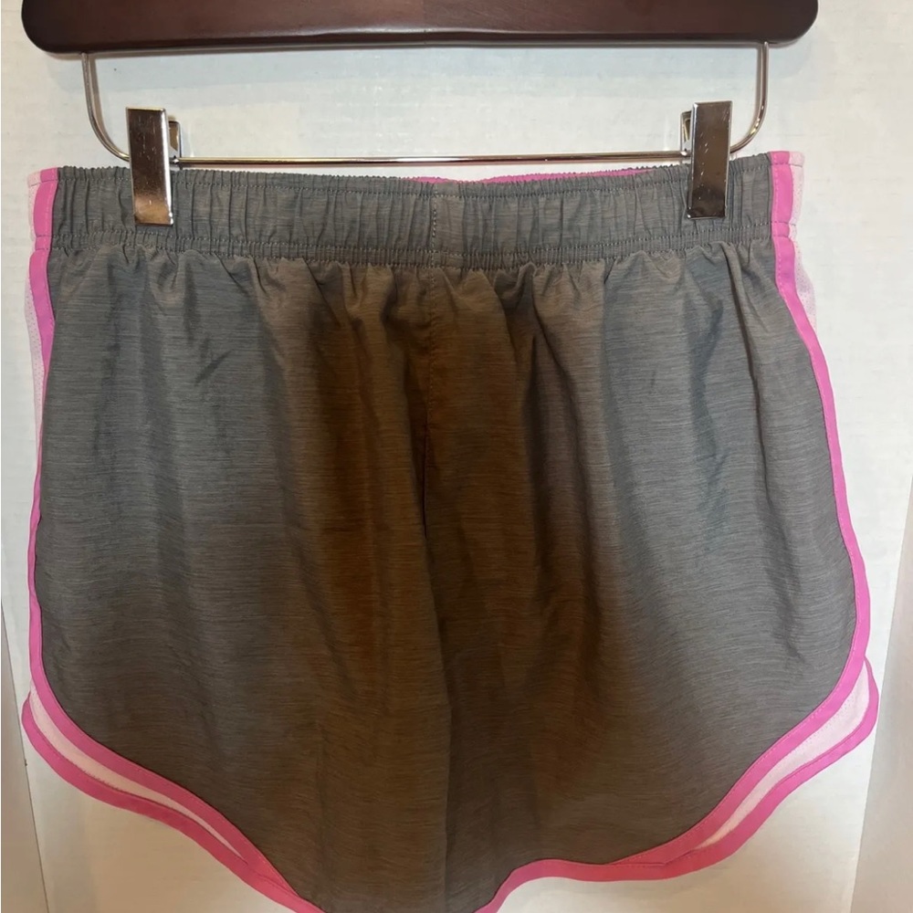 PRE-OWNED NIKE WOMEN'S DRY FIT TEMP SHORTS- GRAY & PINK- MEDIUM - Picture 4 of 5